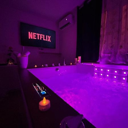 Love Room A Cannes - Appartement 25M2 Pour 2 Personnes Avec Un Jacuzzi Prive المظهر الخارجي الصورة
