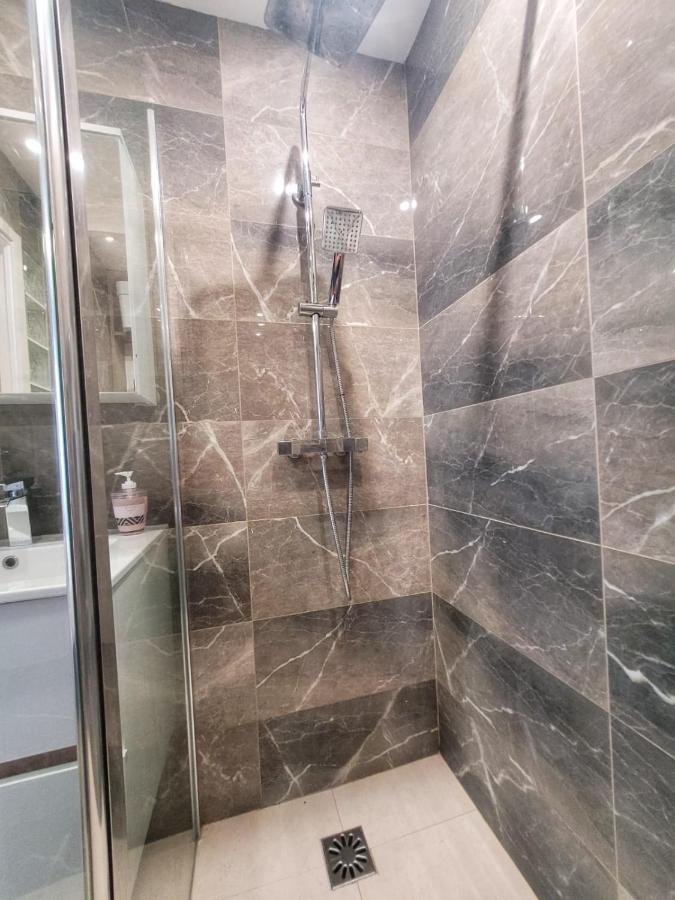 Love Room A Cannes - Appartement 25M2 Pour 2 Personnes Avec Un Jacuzzi Prive المظهر الخارجي الصورة