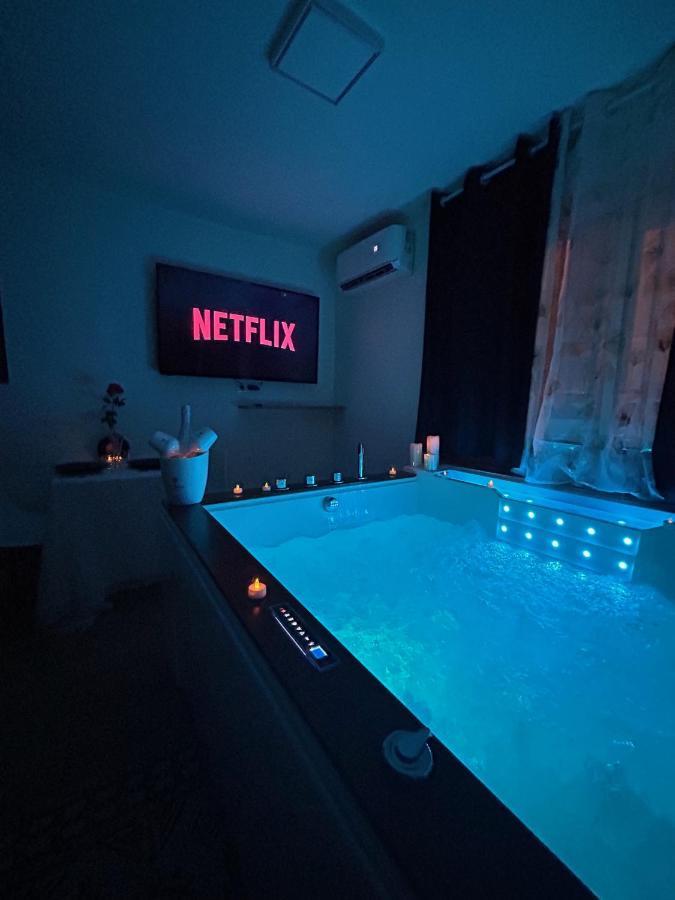 Love Room A Cannes - Appartement 25M2 Pour 2 Personnes Avec Un Jacuzzi Prive المظهر الخارجي الصورة
