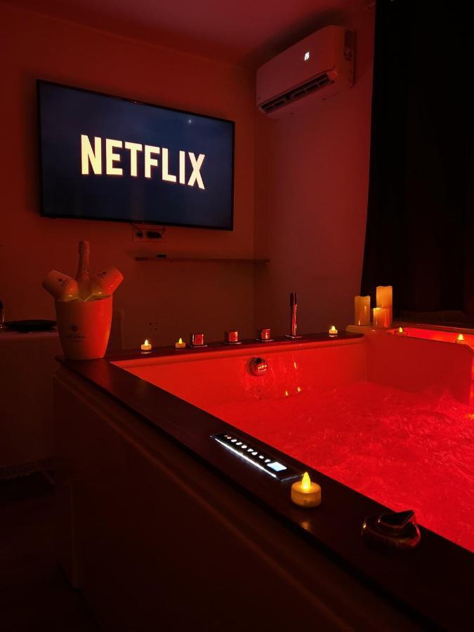 Love Room A Cannes - Appartement 25M2 Pour 2 Personnes Avec Un Jacuzzi Prive المظهر الخارجي الصورة