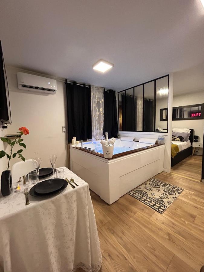 Love Room A Cannes - Appartement 25M2 Pour 2 Personnes Avec Un Jacuzzi Prive المظهر الخارجي الصورة