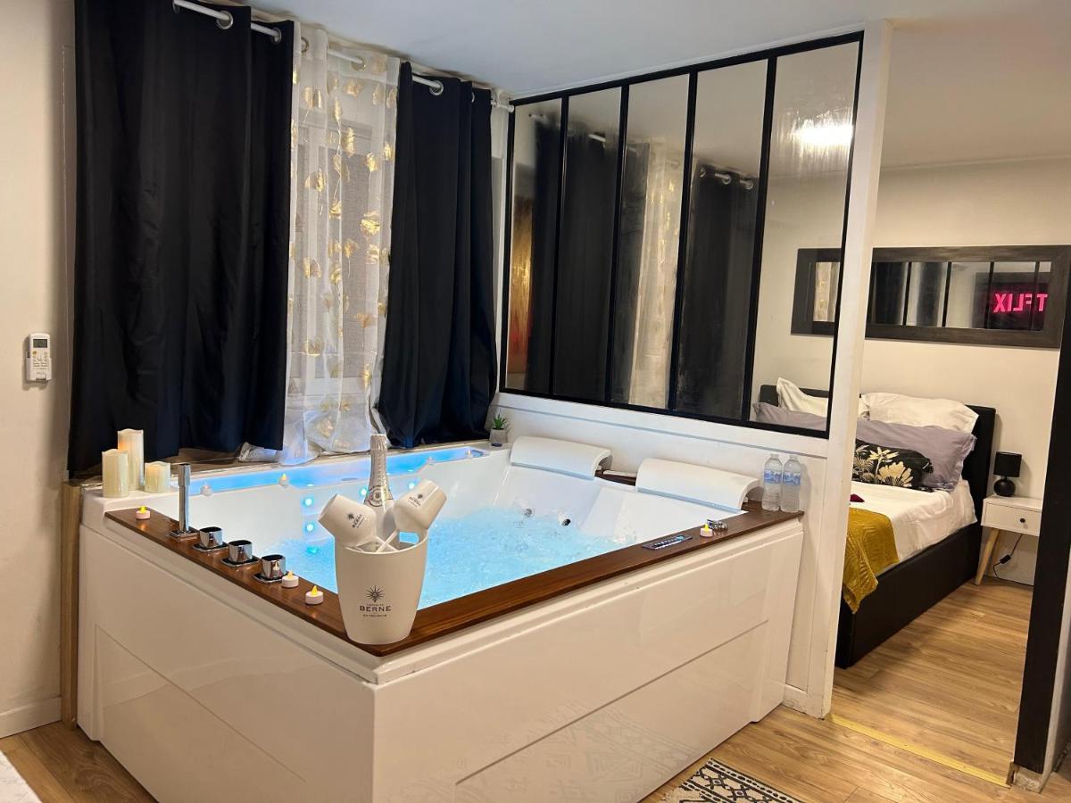 Love Room A Cannes - Appartement 25M2 Pour 2 Personnes Avec Un Jacuzzi Prive المظهر الخارجي الصورة