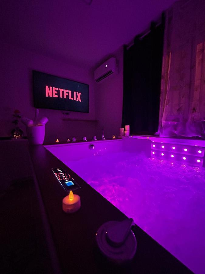 Love Room A Cannes - Appartement 25M2 Pour 2 Personnes Avec Un Jacuzzi Prive المظهر الخارجي الصورة