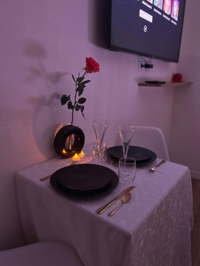 Love Room A Cannes - Appartement 25M2 Pour 2 Personnes Avec Un Jacuzzi Prive المظهر الخارجي الصورة