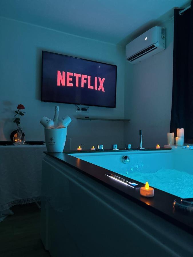 Love Room A Cannes - Appartement 25M2 Pour 2 Personnes Avec Un Jacuzzi Prive المظهر الخارجي الصورة